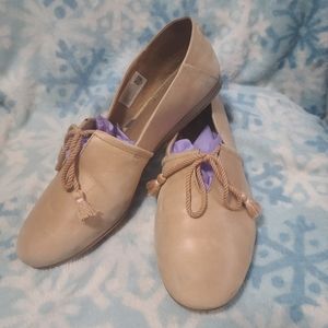 Tom's Women's leather flats size 10 tan